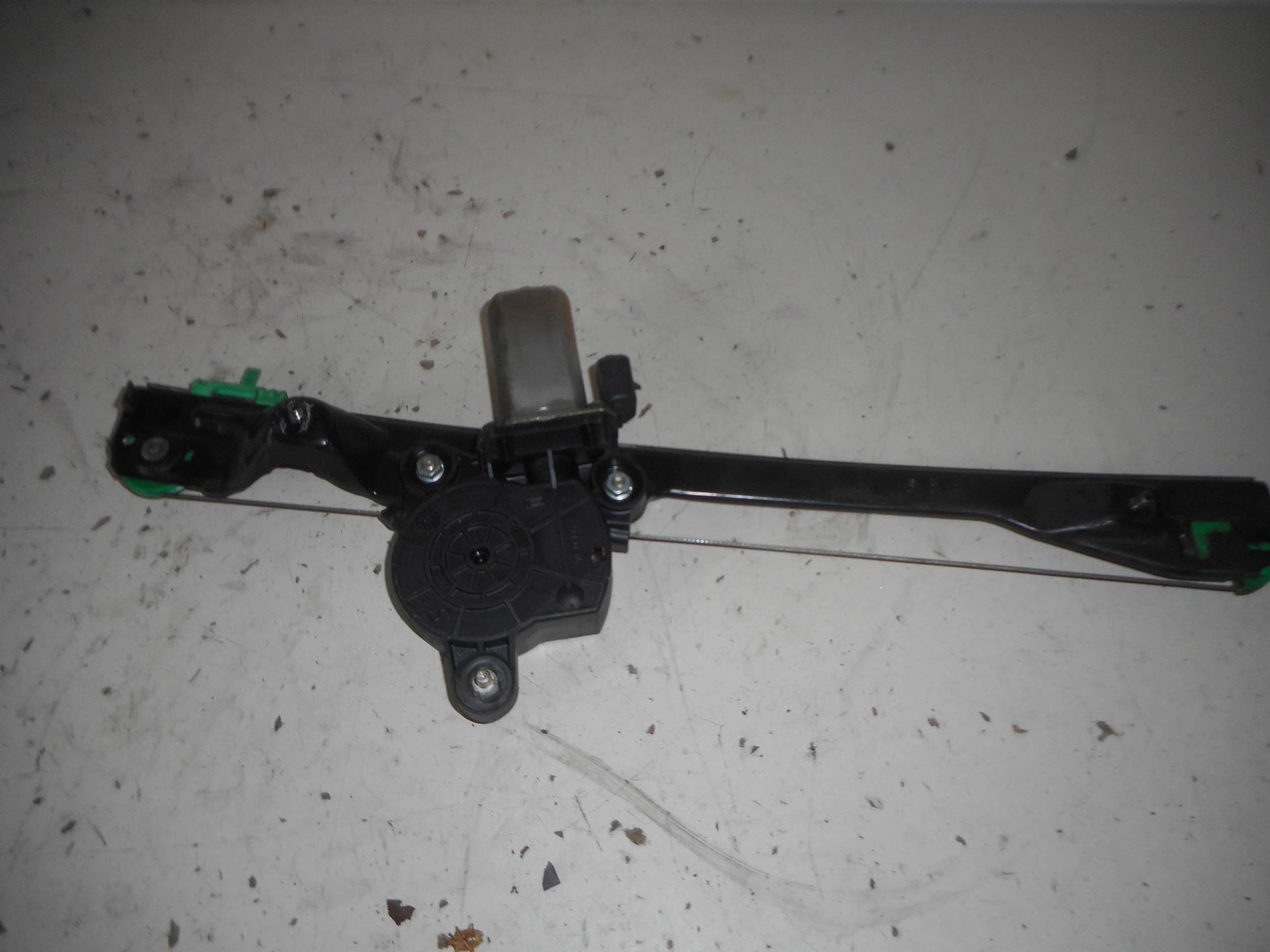 Alzacristallo elettr. porta ant. con motorino dx.